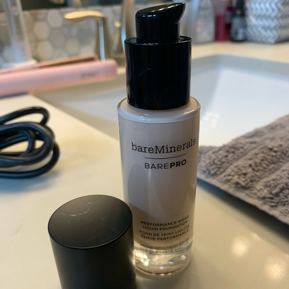 bareMinerals BarePro Performance Wear Foundation